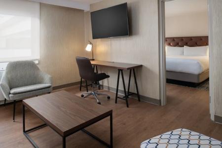 Four Points by Sheraton & Conference Center - 33