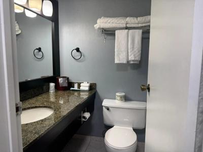 Anchor Inn and Suites - 3