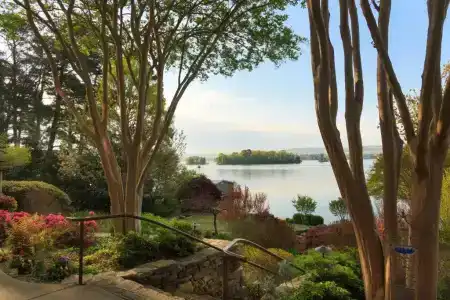 Lookout Point Lakeside Inn - 69