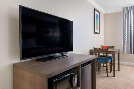 Comfort Inn & Suites Daytona Beach Oceanfront - 101