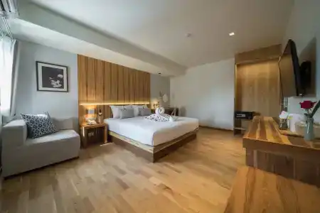 Nuan Boutique - 50