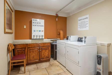 Comfort Inn & Suites - 37