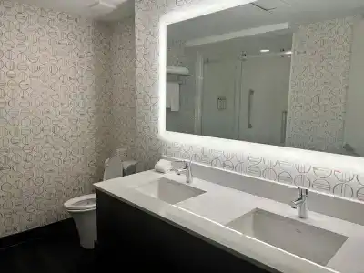 Holiday Inn Airport East, An Ihg - 85