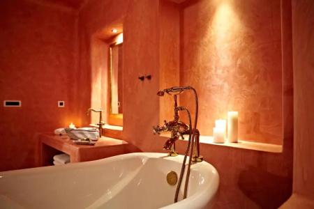 Voreina Gallery Suites - 68