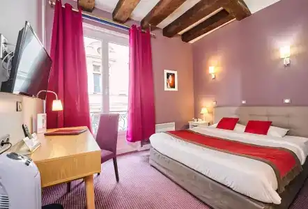 Logis hôTel Du ThéâTre - 51