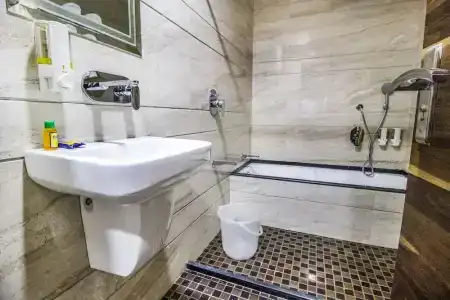 FabSapphire Inn - 35