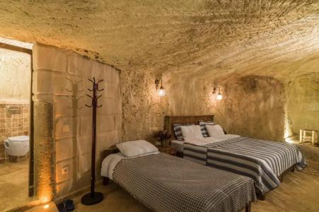 Atilla's Cave - 313