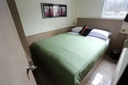 Sukhumvit 20 Guest House - 20