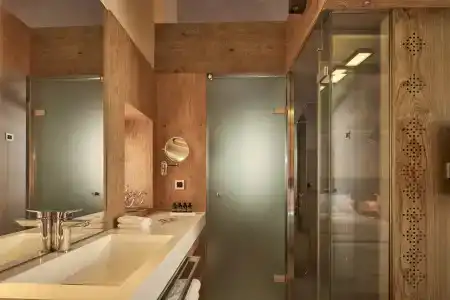 Domus Renier Boutique - Historics Worldwide - 7