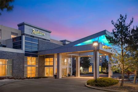 Radisson & Conference Center Airport East - 43