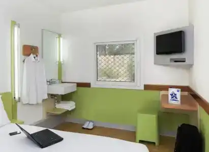 ibis Budget - - 5