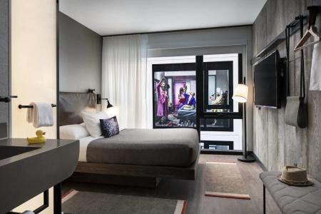 Moxy Chicago Downtown - 3