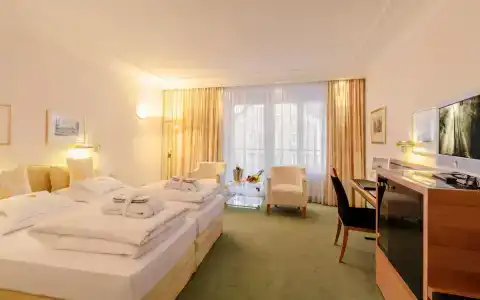 Bayerischer Hof - 1