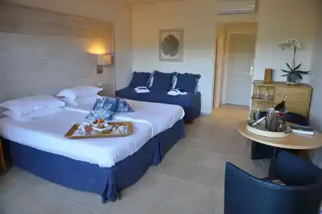 Hôtel Alivi Di Santa Giulia - 1