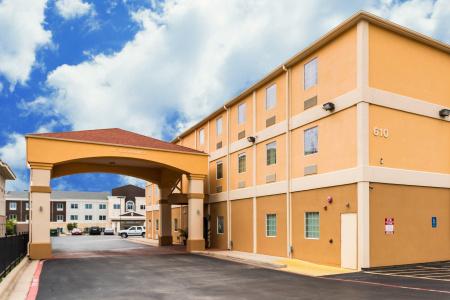 Quality Inn - 13