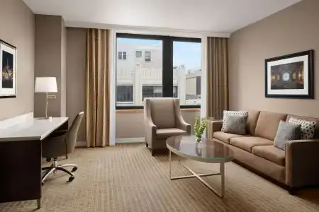 Hilton Indianapolis & Suites - 55