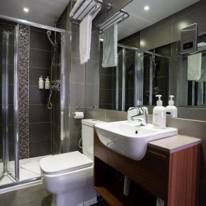 London Court - 27