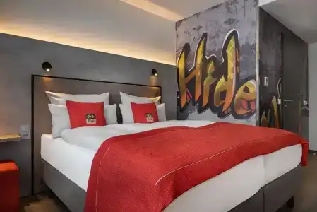 the niu Hide - 81