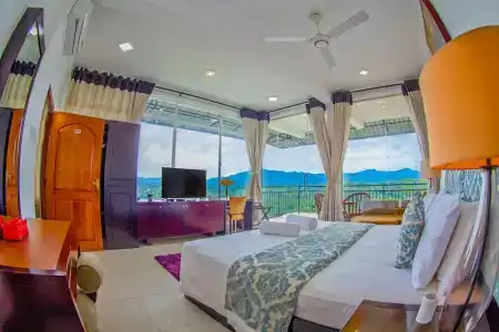 Romance Hills - 40