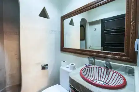 Riad Nakhla - 27