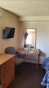 Skylark Motel - 4