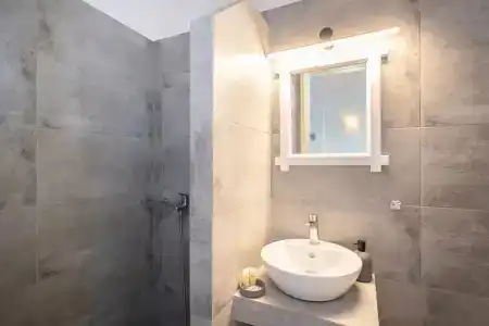 Vrachia Studios & - 68