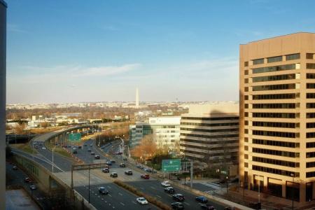 Embassy Suites by Hilton Crystal City National Airport - 25