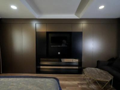 A Palace Suites - 208