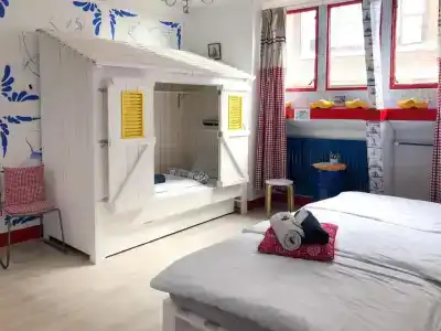 Hostel - 52