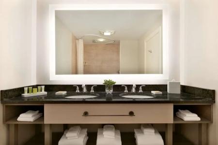 Hilton Suites Oceanfront - 41