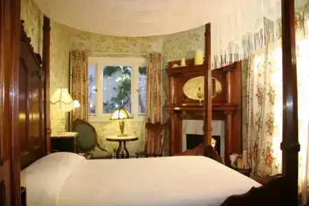 Martine Inn - 63