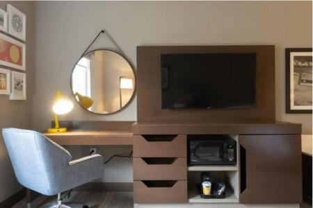 Hampton Inn & Suites West - 39