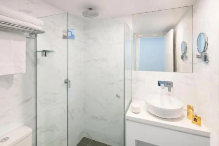 ibis World Square - 57
