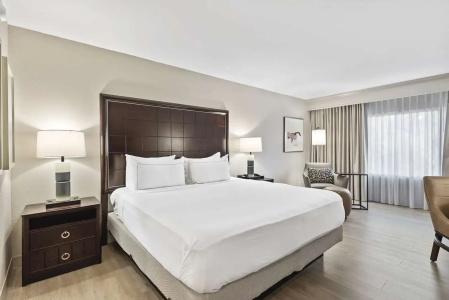 DoubleTree by Hilton - 50