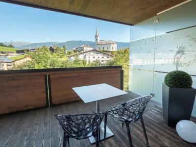 Lederer's living - 70
