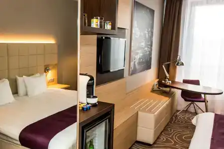 Holiday Inn - 6