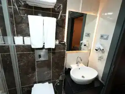 A Palace Suites - 105