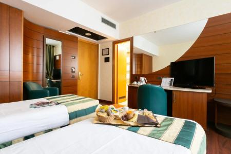 Mirage Sure Hotel Collection by Best Western - 9