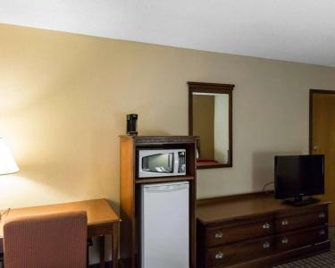 AmericInn by Wyndham North - 20