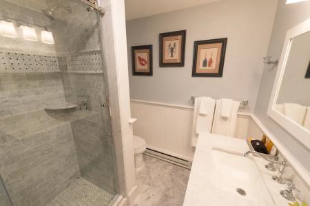 Town & Tide Inn - 7