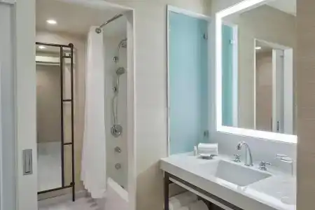Renaissance Dallas - 33