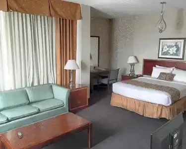 Ramada by Wyndham Downtown & Conference Center - 17