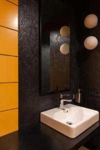 Globe Runner Hostel - 80