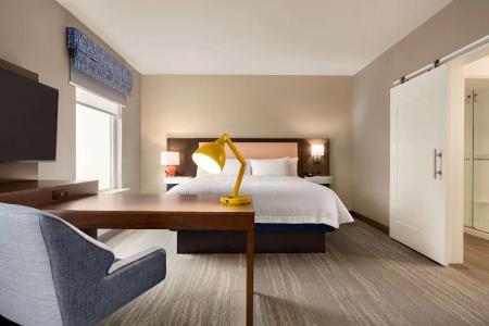Hampton Inn & Suites West - 57