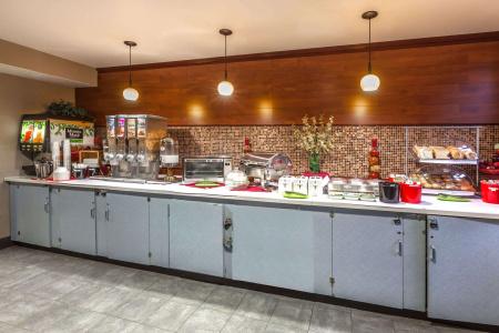 Ramada by Wyndham - 12