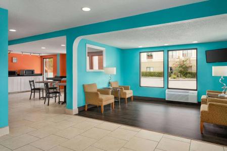 Howard Johnson by Wyndham Lookout Mountain - 6