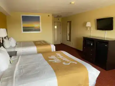 Days Inn & Suites by Wyndham Airport - 25