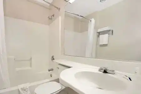 Microtel Inn & Suites by Wyndham West - 9