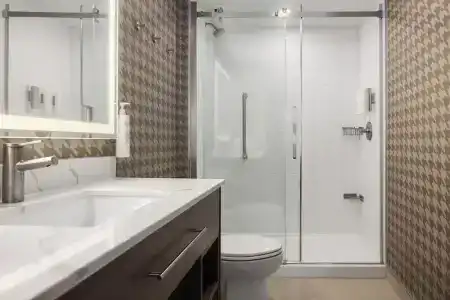 DoubleTree by Hilton - 15