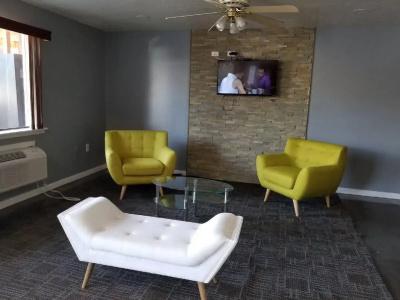 Super 8 by Wyndham Pearl District Downtown - 27